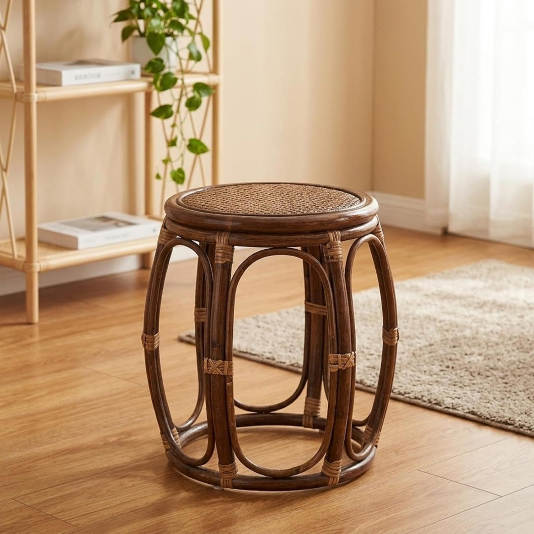 Arredo per soggiorno con poggiapiedi stile scandinavo naturale
